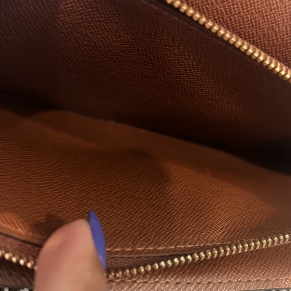 SOLD Louis Vuitton - Monogram Sarah Wallet - Picture 7 of 9